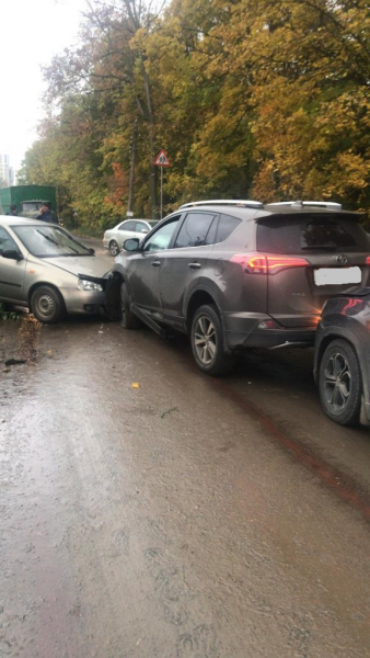 В Рязани на улице Серёжина гора столкнулись три авто