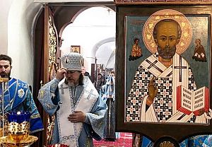 Митрополит Марк возглавил литургию в Благовещенском храме Рязани
