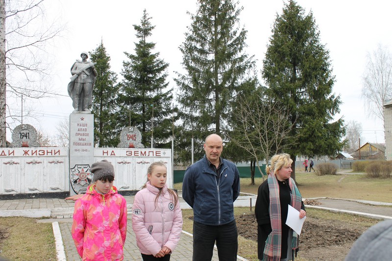 Активисты ОНФ вместе со школьниками привели в порядок «Огни памяти» в Клепиковском районе