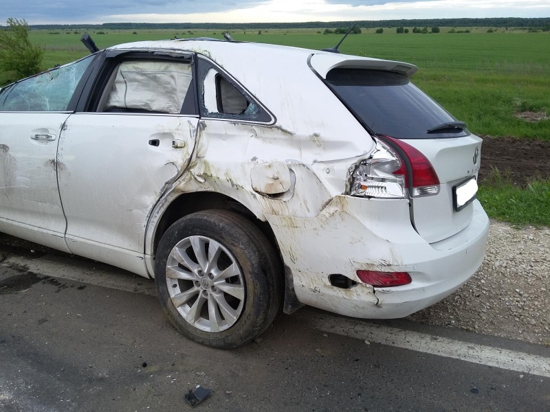 Близ Пителино перевернулась Toyota Venza, погибли два человека