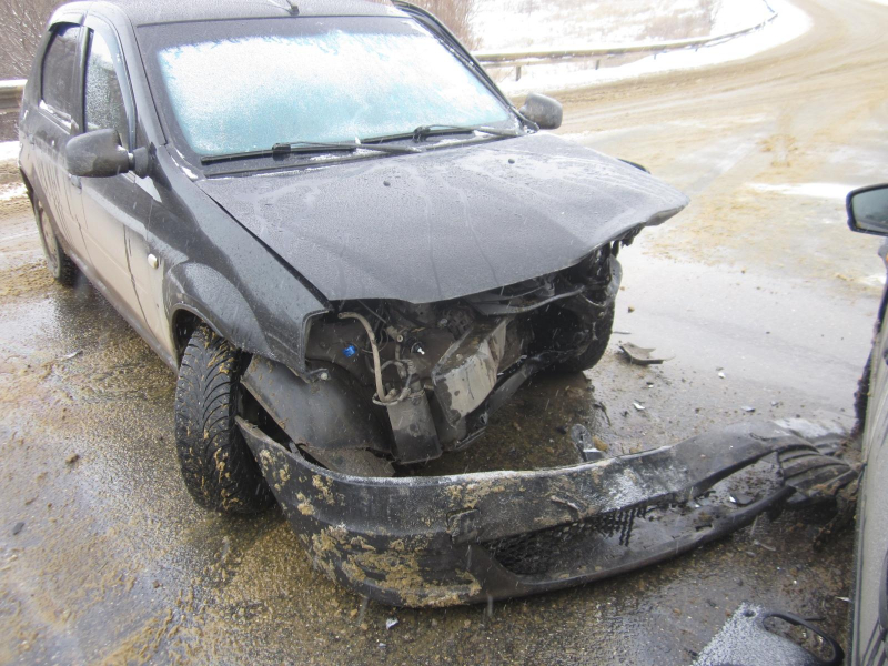 Близ Сасово Renault врезался в «Ладу Гранту», пострадала женщина