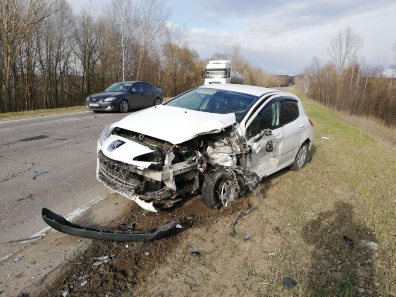 Близ Шилово «семёрка» столкнулась с Peugeot, погиб человек