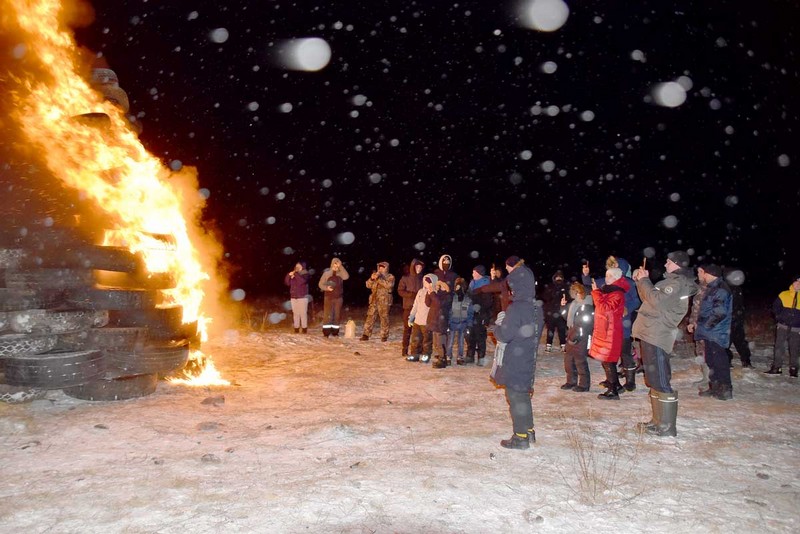 В рождественскую ночь в посёлке Орловский Пронского района зажгли костёр из шин