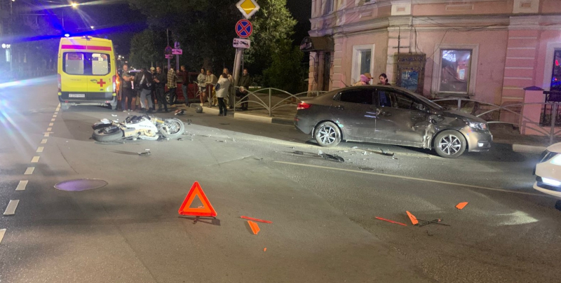 В Рязани жёстко столкнулись мотоцикл и иномарка, пострадали два человека