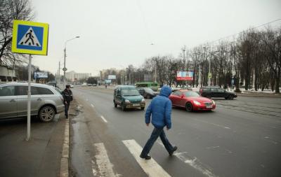 Рязанские автолюбители нередко забывают уступать дорогу пешеходам