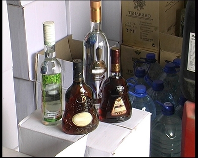 В рязанском гаражном кооперативе нашли крупную партию поддельного алкоголя