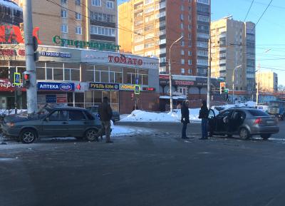 В жёстком ДТП в Дашково-Песочне пострадали пять человек