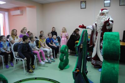 В Рязанскую областную детскую больницу пришли «Новогоднее чудо» и «Земляничная сказка»