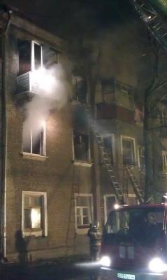 В Рязани на улице Энгельса крупный пожар в трёхэтажном жилом доме