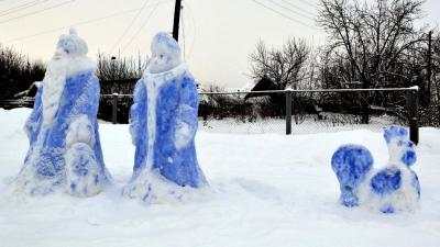 Сараевское село украсили снежные скульптуры