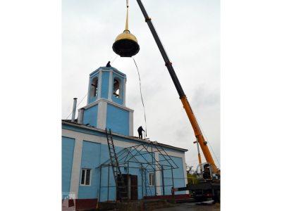 В Ряжском селе на новую колокольню храма установили купол с крестом