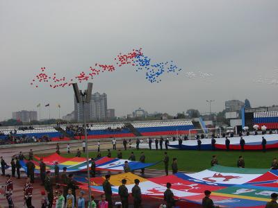 В Рязани по стадиону ЦСК носили большие флаги и били в барабан