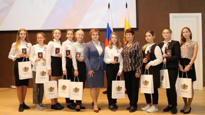 Елена Сорокина вручила паспорта юным рязанцам