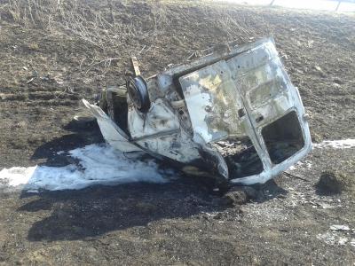 Opel перевернулся в кювет близ Рыбного и сгорел