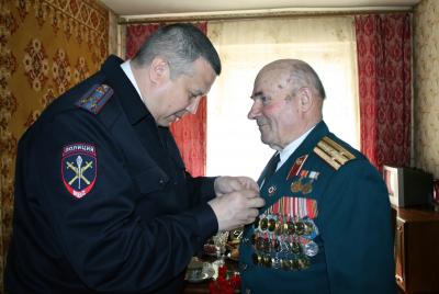 Николай Пилюгин поздравил ветеранов МВД 