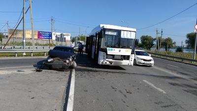 В Борках иномарка угодила под автобус