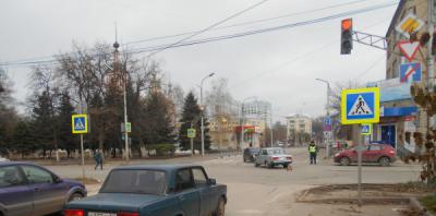 На улице Горького не разъехались «Лада-Калина» и семёрка, пострадала семилетняя девочка