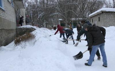 Рязанские студенты убрали снег