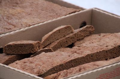 Рязанцы попробовали порцию «блокадного хлеба»