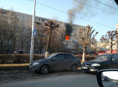 На пожаре в многоквартирном доме в Рязани погибли люди