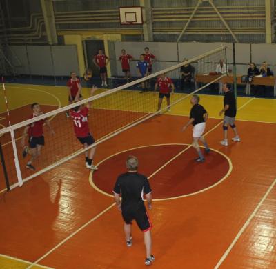 Студенты РГУ обыграли руководство вуза в волейбол