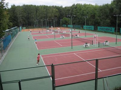 В ЦПКиО стартовал теннисный турнир памяти Николая Озерова