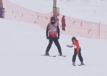 Юных рязанцев с ДЦП обучают горным лыжам