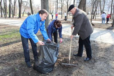 Депутаты и сотрудники аппарата Рязгордумы приняли участие в акции по уборке города