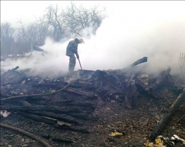Огонь спалил дотла двухэтажный жилой дом в Рязанском районе