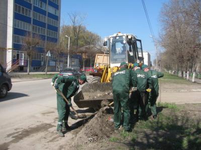 Рязанская нефтеперерабатывающая компания приступила к уборке улицы Весенней