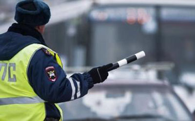 Рязанские гаишники просят водителей соблюдать ПДД в сложных погодных условиях
