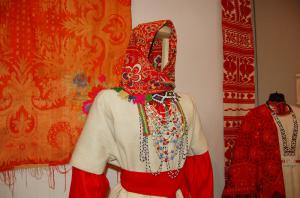 На церемонии открытия выставка русских народных костюмов в Рязани пополнилась новым экспонатом