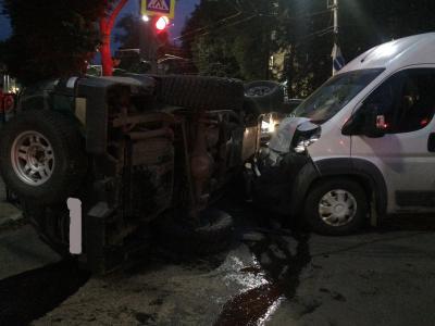 В столкновении маршрутки и внедорожника в Рязани пострадали шесть человек