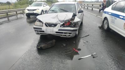 В Рязани столкнулись Hyundai и Mercedes, пострадала женщина