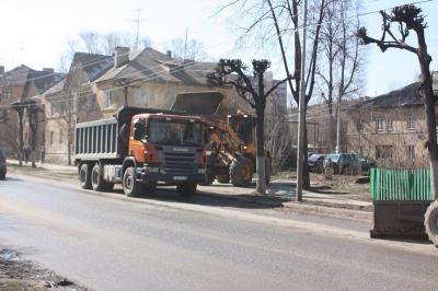 РНПК проводит большую уборку на одной из улиц Рязани 