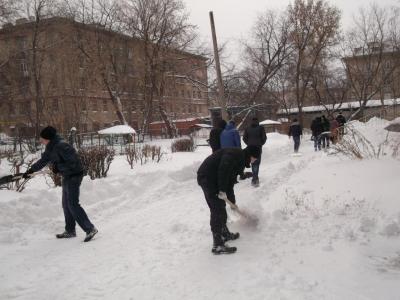Студенты очистили от снега территорию детского сада №10 Рязани