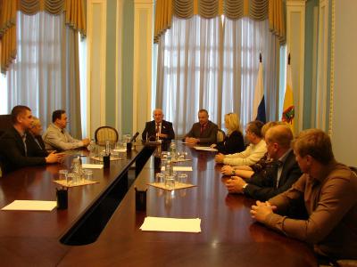Шаукат Ахметов вручил первые лицензии УК на управление многоквартирными домами