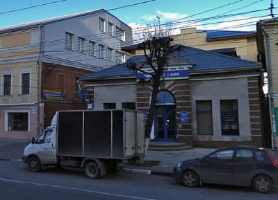 Возле рязанского офиса банка УРАЛСИБ собралась толпа