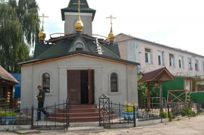 Храм в рязанской ИК-6 расписывают художники из разных уголков России