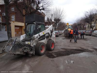 Семнадцать улиц Рязани подвергли ямочному ремонту