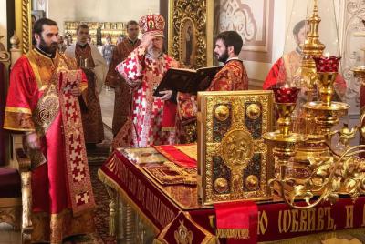 Владыка Марк в День Победы совершил литургию в Спасо-Преображенском монастыре Рязани