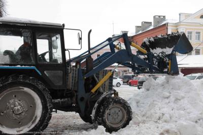 Ночью в Рязани убрали почти три тысячи кубометров снега