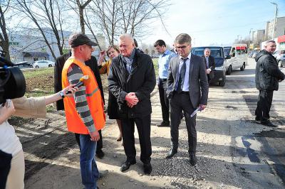 Олег Ковалев: «Я вижу много примеров халтуры при контроле за качеством ремонта дорог»