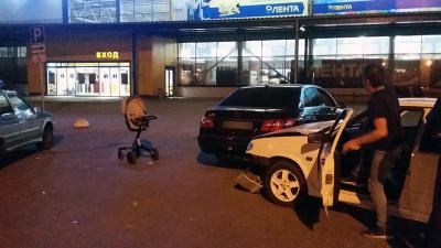 Пьяный рязанец на ВАЗ-2114 въехал в Mercedes и сбил детскую коляску с ребёнком