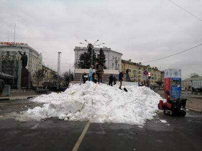 В Рязань начали завозить снег из Москвы