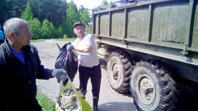 Сотрудники Сасовского лесничества собрали мусор