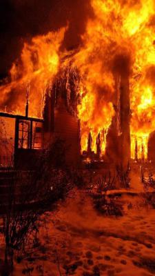 Опубликовано видео пожара в селе Ласково под Рязанью