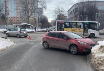 На улице Шевченко в Рязани столкнулись две автоледи
