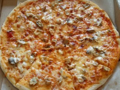 В Рязани мужчина попытался отобрать пиццу у курьера