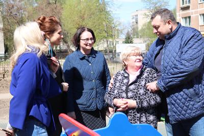 Депутаты-единороссы Рязгордумы проконтролировали завершение ремонта дворов
